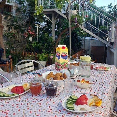 Guest House Flowers Berat Bagian luar foto