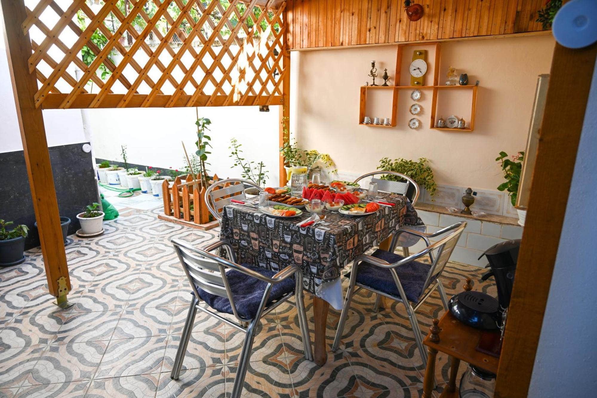 Guest House Flowers Berat Bagian luar foto