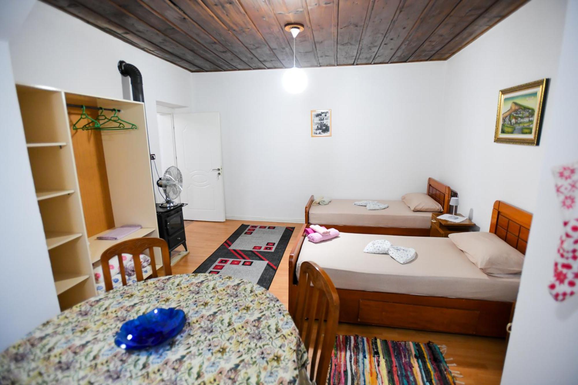 Guest House Flowers Berat Bagian luar foto