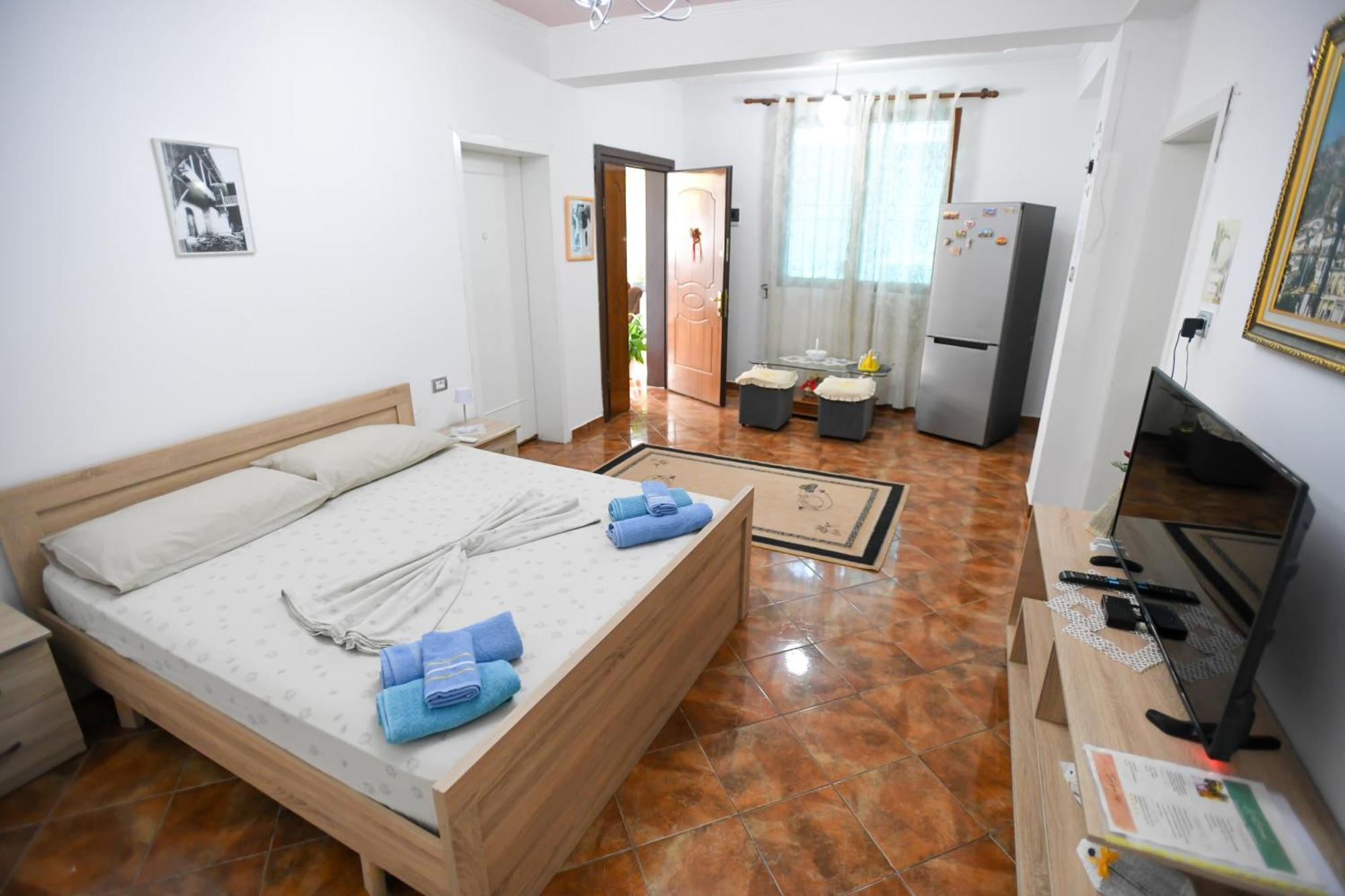 Guest House Flowers Berat Bagian luar foto
